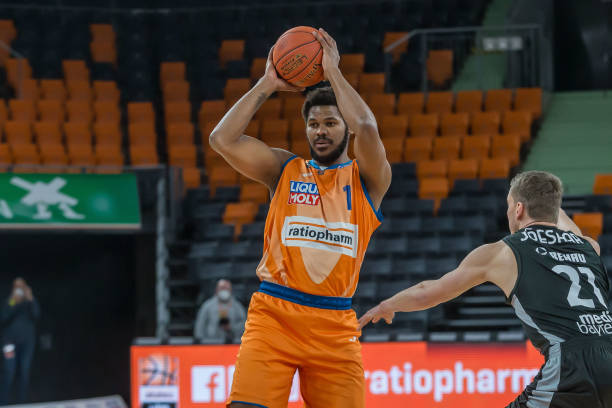 3篮球赛中 3篮球赛中