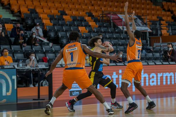 中场在重返 中场在重返